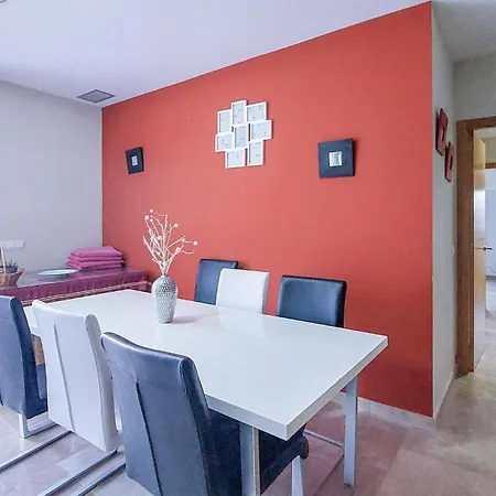 Apartment 4 Bedroom Awesome In