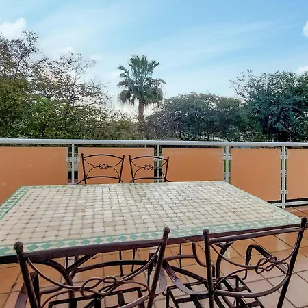 4 Bedroom Awesome In Apartment *